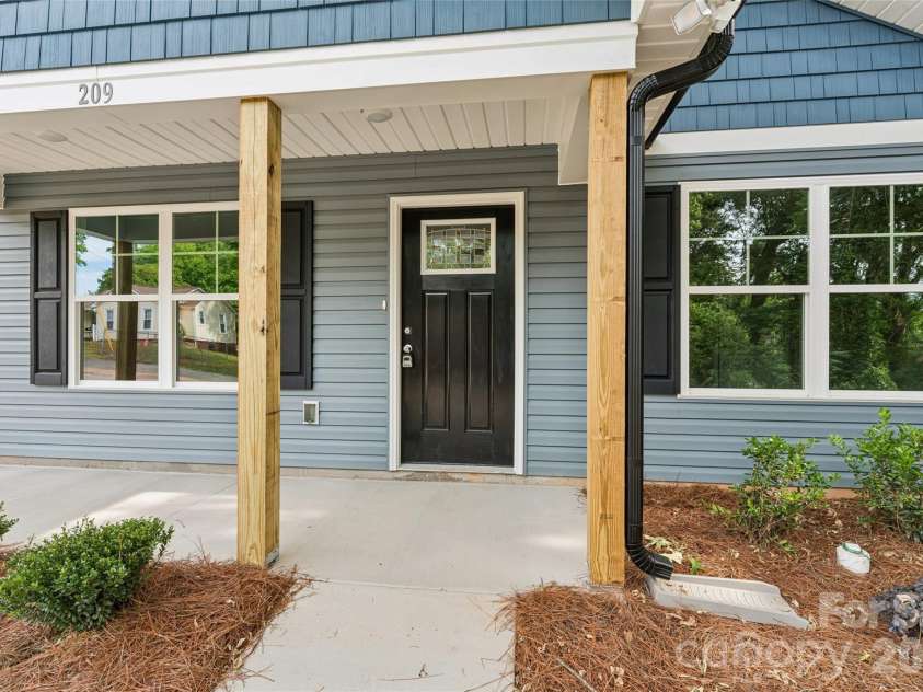 209 17th Street, Kannapolis, NC 28081.  MLS# CAR4381199, YatesRealty ID 21050. 