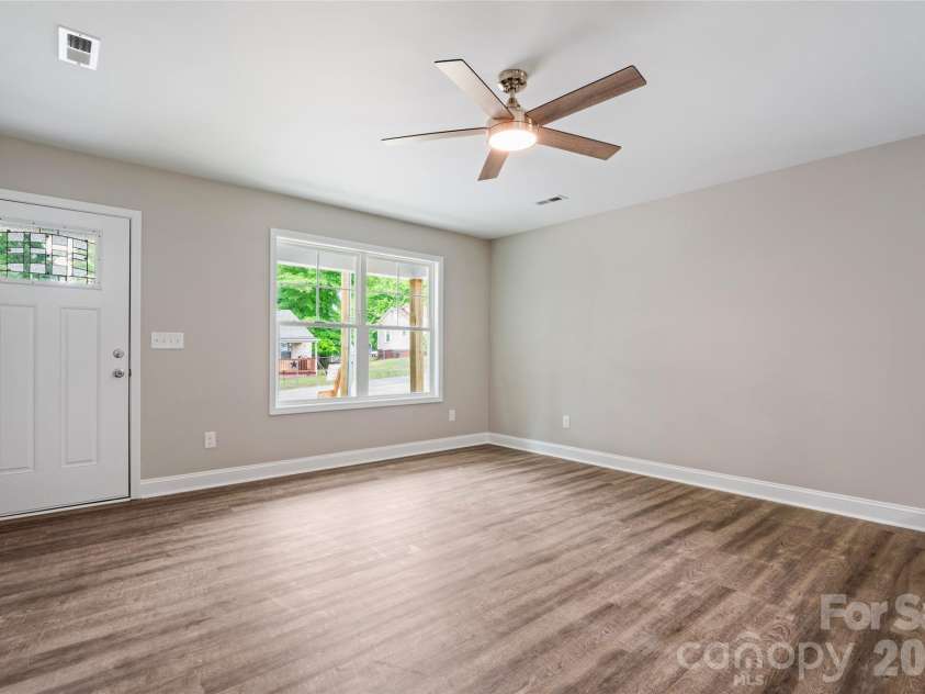 209 17th Street, Kannapolis, NC 28081.  MLS# CAR4381199, YatesRealty ID 21050. 