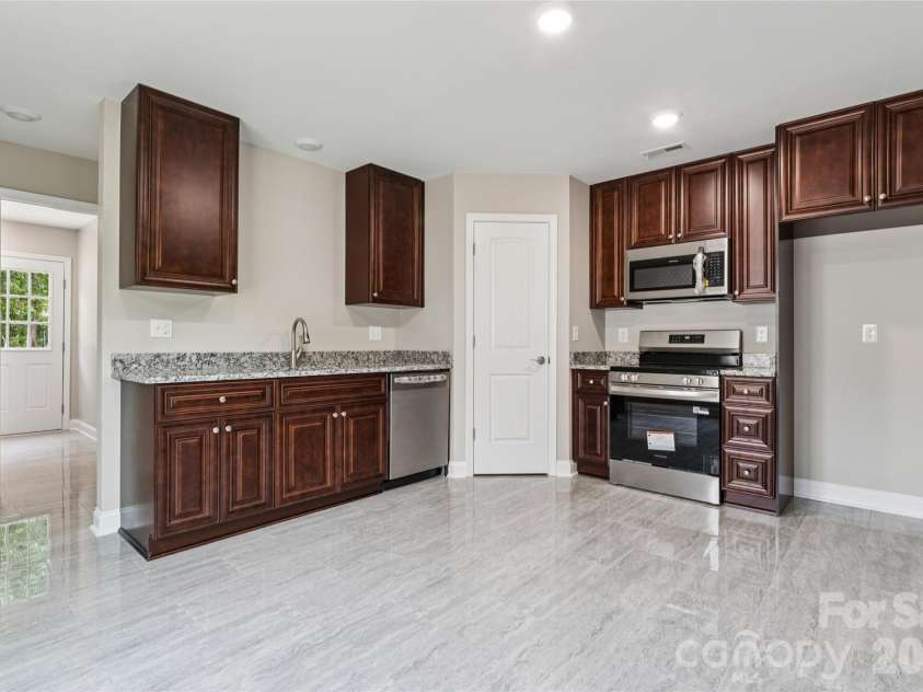 209 17th Street, Kannapolis, NC 28081.  MLS# CAR4381199, YatesRealty ID 21050. 