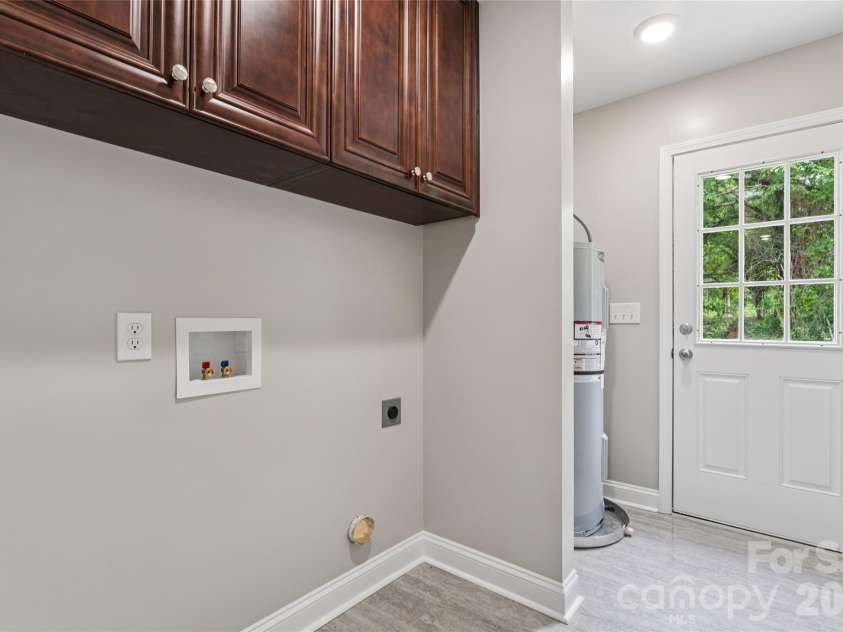 209 17th Street, Kannapolis, NC 28081.  MLS# CAR4381199, YatesRealty ID 21050. 