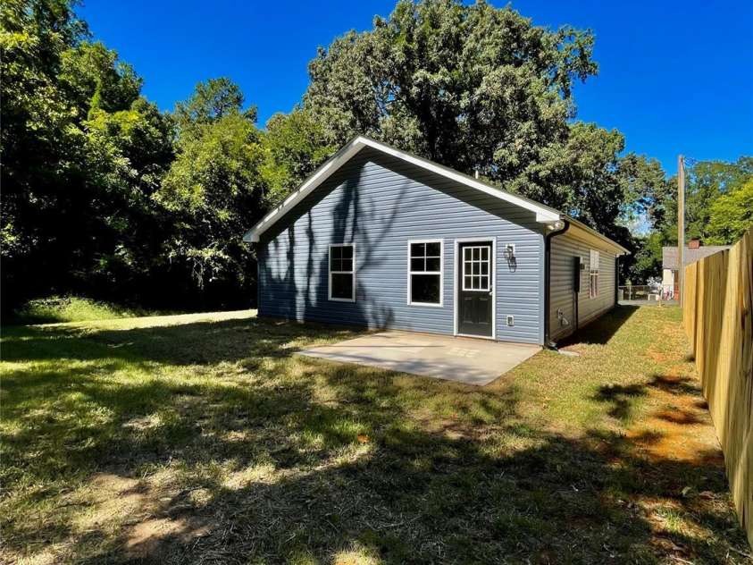 209 17th Street, Kannapolis, NC 28081.  MLS# CAR4425266, YatesRealty ID 21050. 
