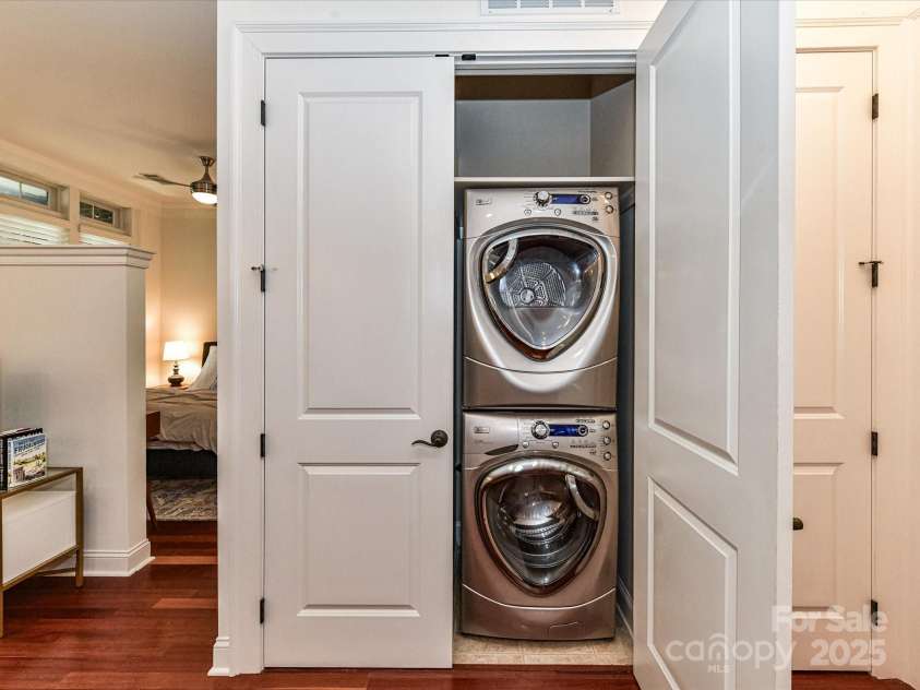 2810 Selwyn Avenue, Charlotte, NC 28209.  MLS# CAR4259900, YatesRealty ID 21050. 