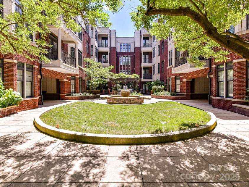 2810 Selwyn Avenue, Charlotte, NC 28209.  MLS# CAR4259900, YatesRealty ID 21050. 