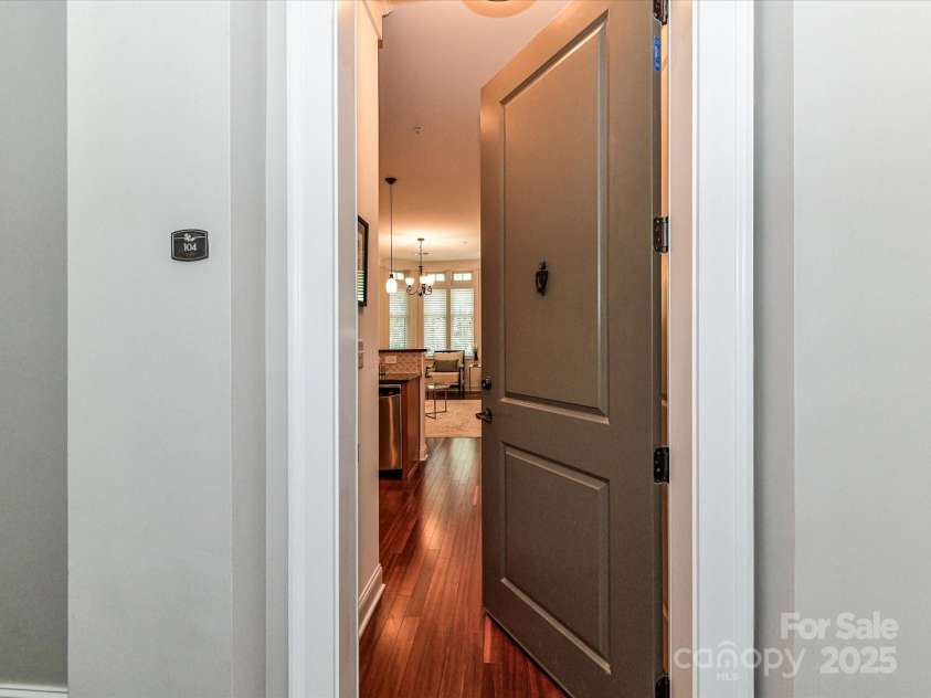 2810 Selwyn Avenue, Charlotte, NC 28209.  MLS# CAR4259900, YatesRealty ID 21050. Interior hall front door entrance