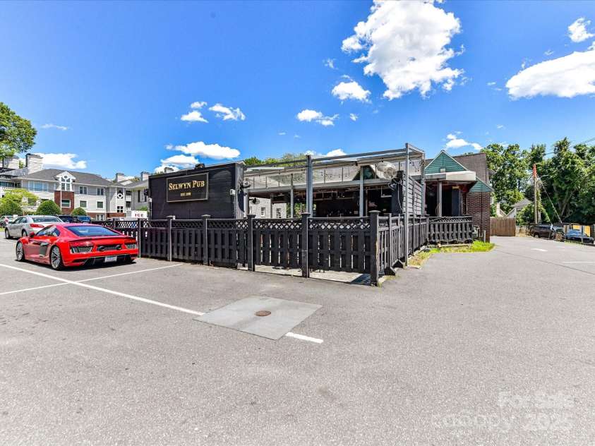 2810 Selwyn Avenue, Charlotte, NC 28209.  MLS# CAR4259900, YatesRealty ID 21050. Selwyn Pub steps away