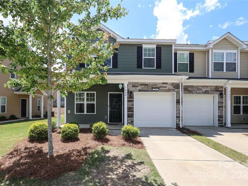 7024 Jane Parks Way, Charlotte, NC 28217.  MLS# CAR4264947, YatesRealty ID 21051. 