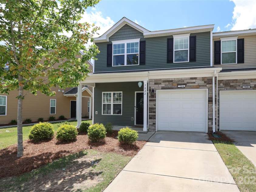 7024 Jane Parks Way, Charlotte, NC 28217.  MLS# CAR4264947, YatesRealty ID 21051. 