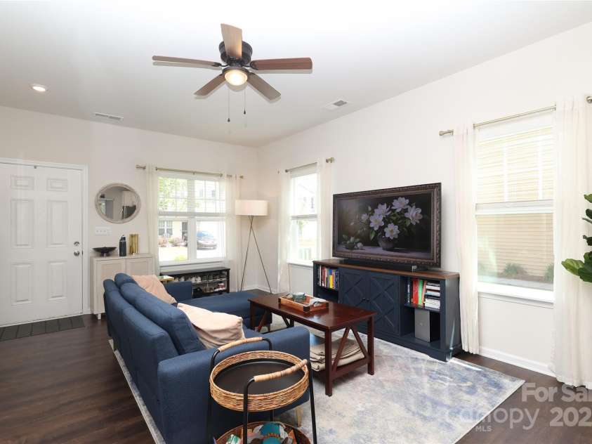 7024 Jane Parks Way, Charlotte, NC 28217.  MLS# CAR4264947, YatesRealty ID 21051. 