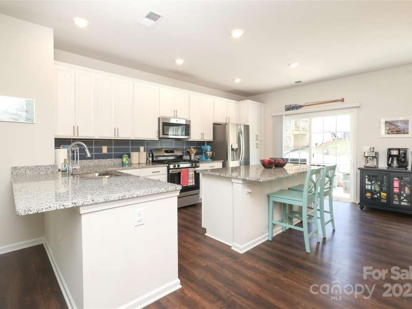 7024 Jane Parks Way, Charlotte, NC 28217.  MLS# CAR4264947, YatesRealty ID 21051. 