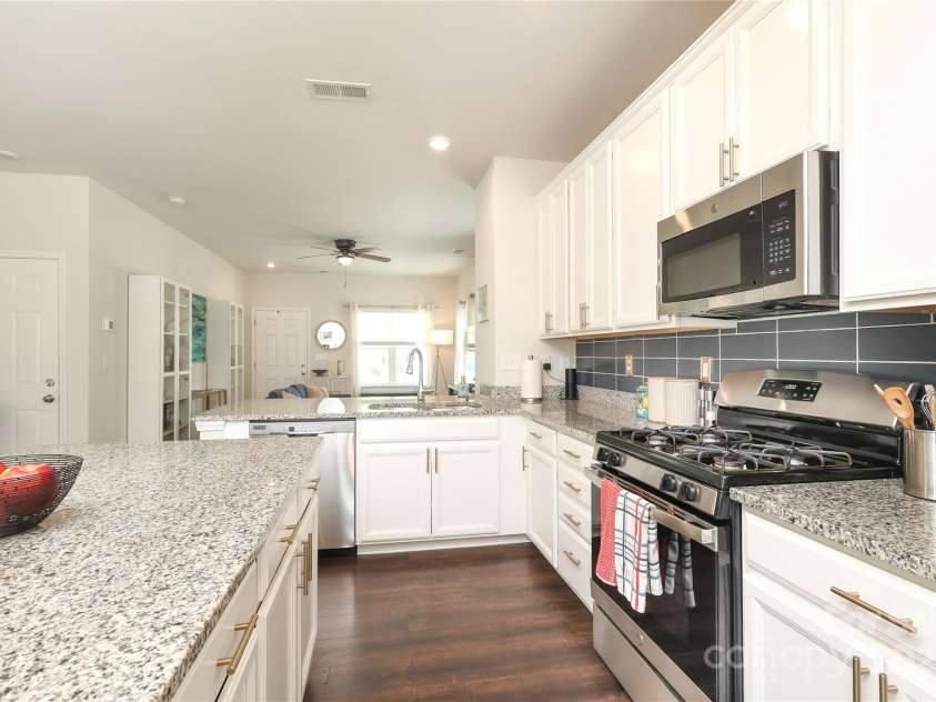 7024 Jane Parks Way, Charlotte, NC 28217.  MLS# CAR4264947, YatesRealty ID 21051. 