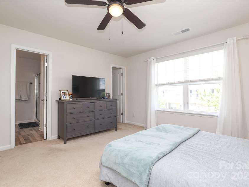 7024 Jane Parks Way, Charlotte, NC 28217.  MLS# CAR4264947, YatesRealty ID 21051. 