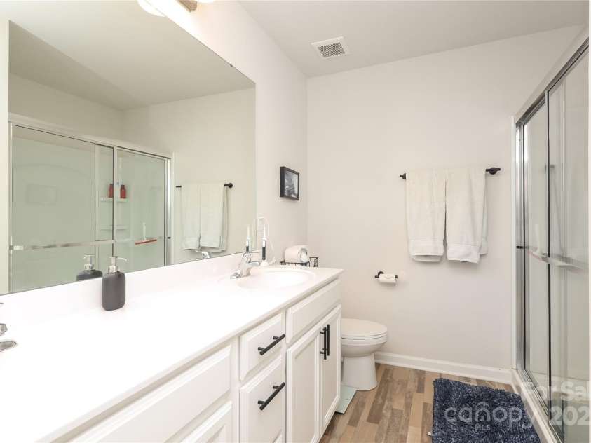 7024 Jane Parks Way, Charlotte, NC 28217.  MLS# CAR4264947, YatesRealty ID 21051. 