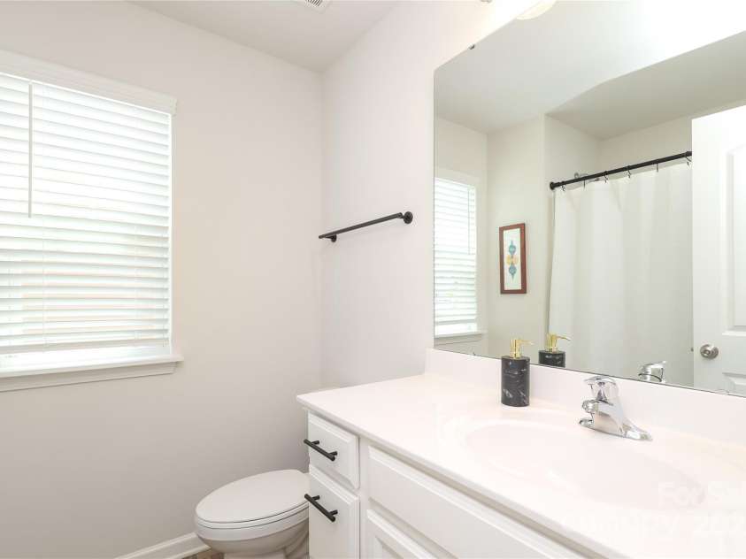 7024 Jane Parks Way, Charlotte, NC 28217.  MLS# CAR4264947, YatesRealty ID 21051. 