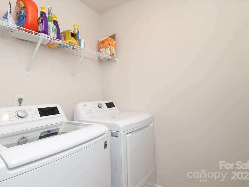 7024 Jane Parks Way, Charlotte, NC 28217.  MLS# CAR4264947, YatesRealty ID 21051. 