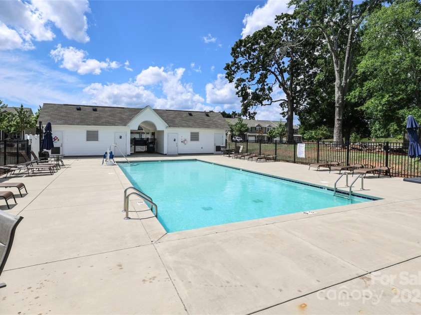 7024 Jane Parks Way, Charlotte, NC 28217.  MLS# CAR4264947, YatesRealty ID 21051. 