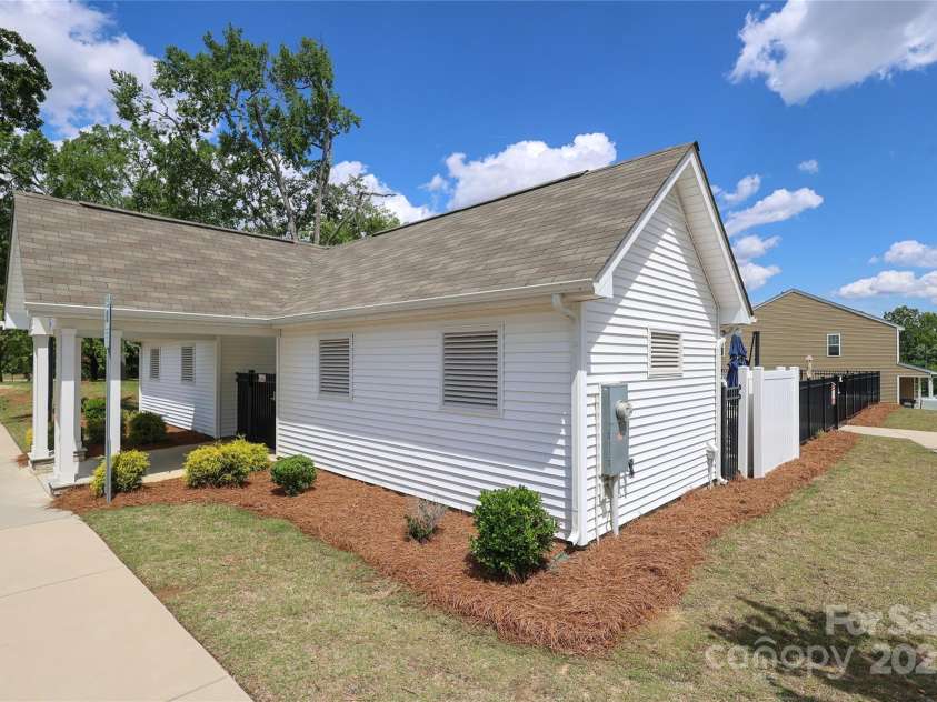 7024 Jane Parks Way, Charlotte, NC 28217.  MLS# CAR4264947, YatesRealty ID 21051. 