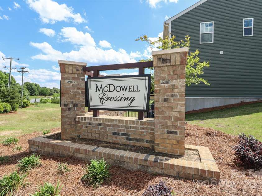 7024 Jane Parks Way, Charlotte, NC 28217.  MLS# CAR4264947, YatesRealty ID 21051. 