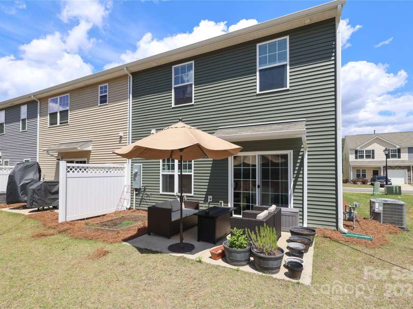7024 Jane Parks Way, Charlotte, NC 28217.  MLS# CAR4264947, YatesRealty ID 21051. 
