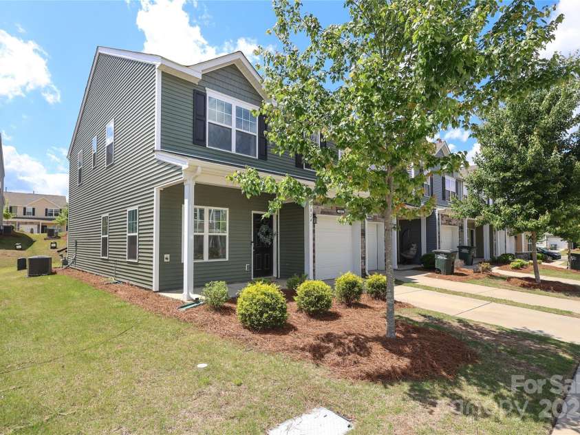 7024 Jane Parks Way, Charlotte, NC 28217.  MLS# CAR4264947, YatesRealty ID 21051. 
