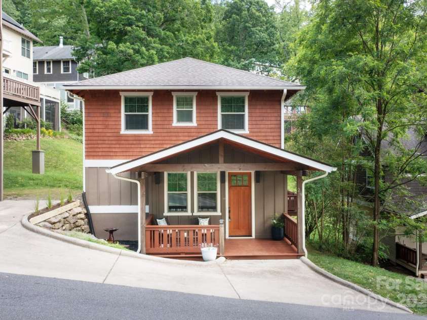 29 Shady Park Lane, Asheville, NC 28804.  MLS# CAR4265321, YatesRealty ID 21052. 29 Shady Park Lane