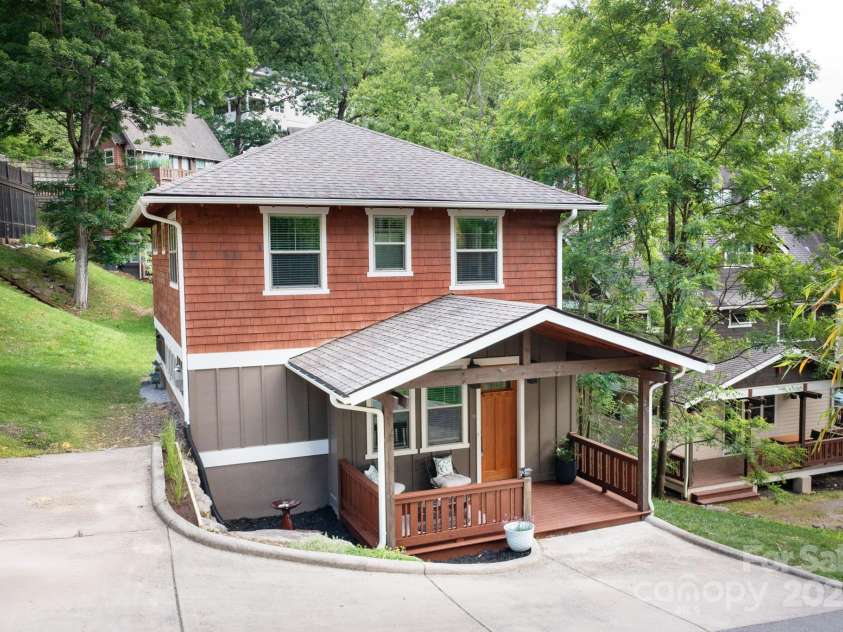 29 Shady Park Lane, Asheville, NC 28804.  MLS# CAR4265321, YatesRealty ID 21052. 29 Shady Park Lane