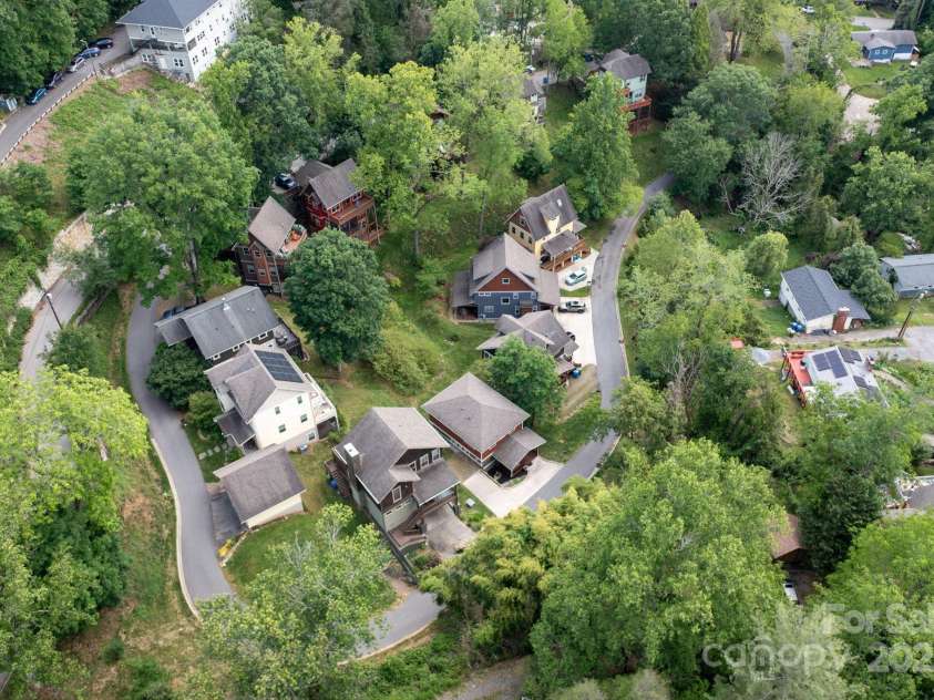 29 Shady Park Lane, Asheville, NC 28804.  MLS# CAR4265321, YatesRealty ID 21052. Ideal Primary Residence or Second Home - Three-Month Rentals Allowed