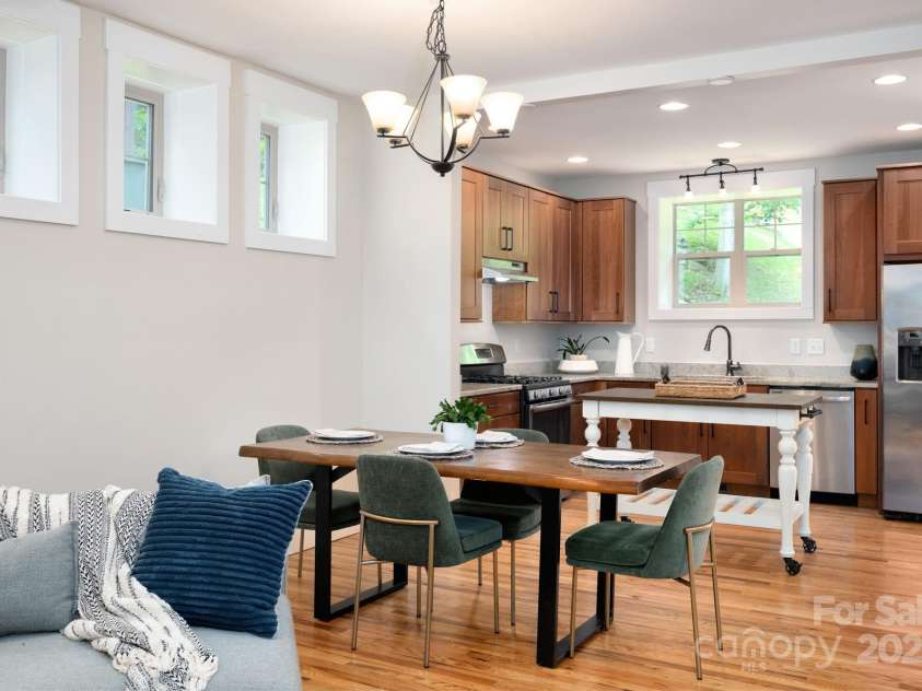 29 Shady Park Lane, Asheville, NC 28804.  MLS# CAR4265321, YatesRealty ID 21052. Modern, Open Floor Plan