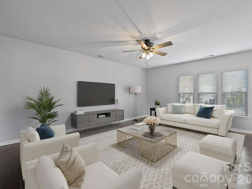 4364 Park South Station Boulevard, Charlotte, NC 28210.  MLS# CAR4381173, YatesRealty ID 21052. 