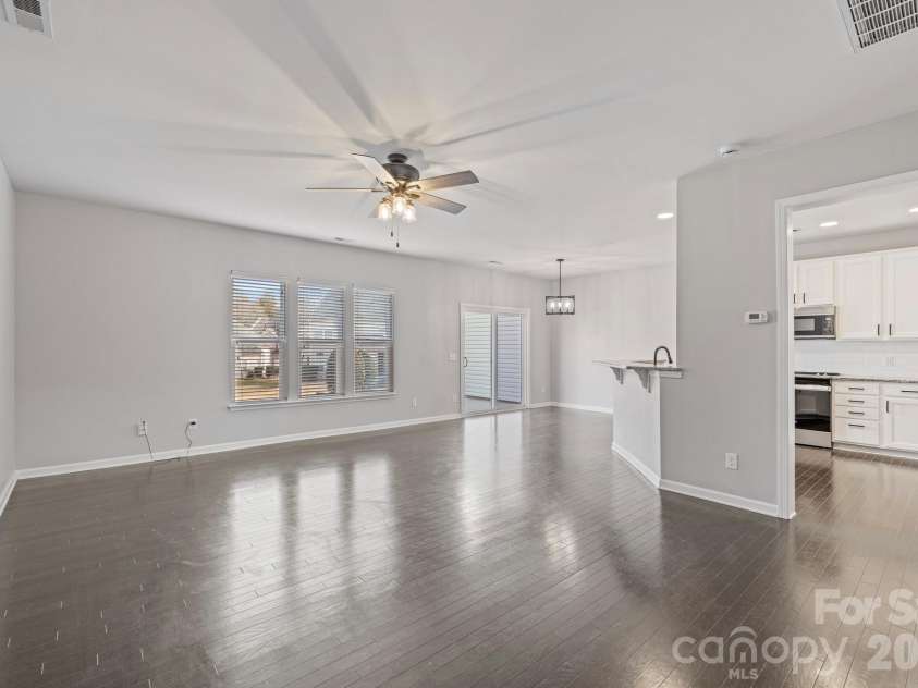 4364 Park South Station Boulevard, Charlotte, NC 28210.  MLS# CAR4381173, YatesRealty ID 21052. 