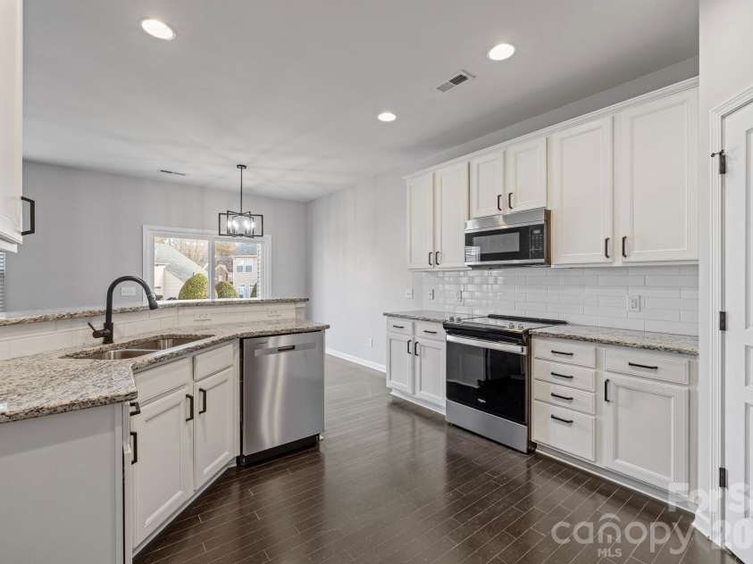 4364 Park South Station Boulevard, Charlotte, NC 28210.  MLS# CAR4381173, YatesRealty ID 21052. 