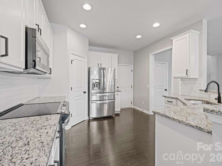 4364 Park South Station Boulevard, Charlotte, NC 28210.  MLS# CAR4381173, YatesRealty ID 21052. 