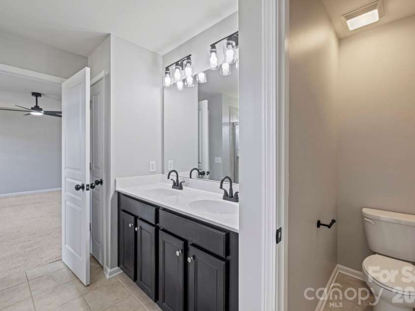 4364 Park South Station Boulevard, Charlotte, NC 28210.  MLS# CAR4381173, YatesRealty ID 21052. 
