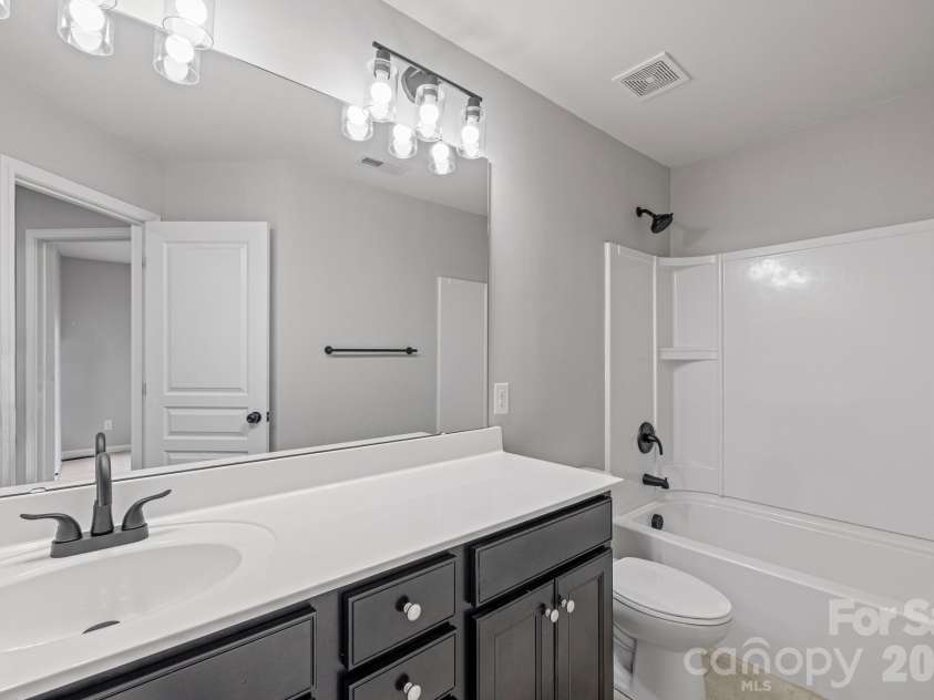 4364 Park South Station Boulevard, Charlotte, NC 28210.  MLS# CAR4381173, YatesRealty ID 21052. 