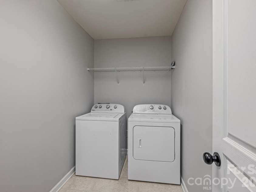 4364 Park South Station Boulevard, Charlotte, NC 28210.  MLS# CAR4381173, YatesRealty ID 21052. 