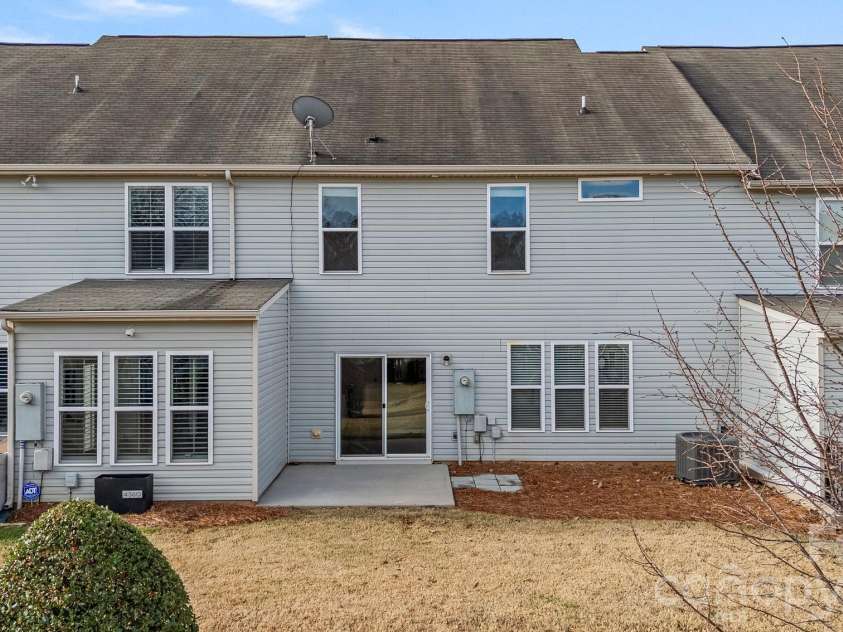 4364 Park South Station Boulevard, Charlotte, NC 28210.  MLS# CAR4381173, YatesRealty ID 21052. 