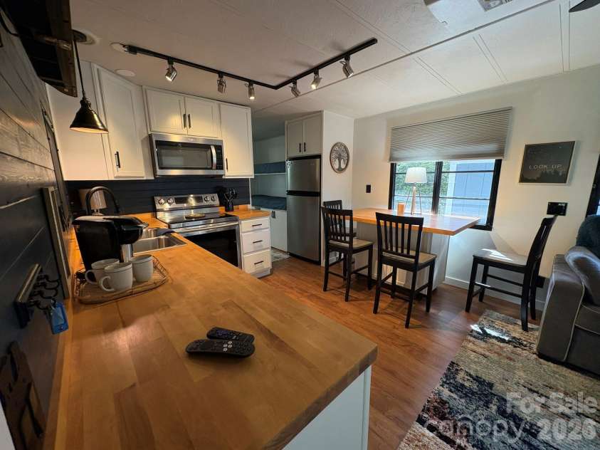 232 Trillium Road, Newland, NC 28657.  MLS# CAR4381213, YatesRealty ID 21053. 