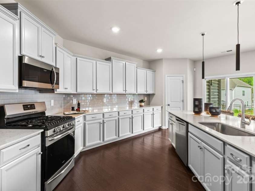 14407 Cardwell Hill Lane, Charlotte, NC 28278.  MLS# CAR4264654, YatesRealty ID 21054. 