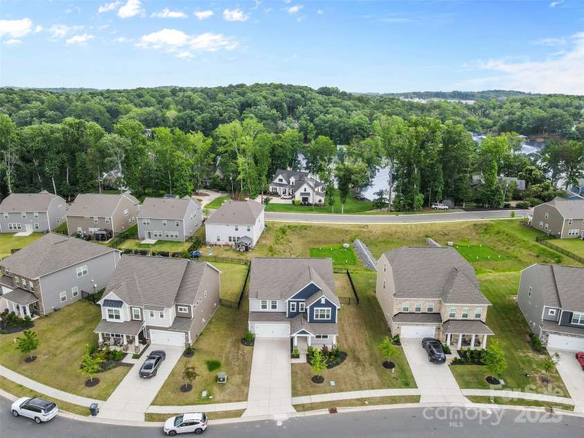 14407 Cardwell Hill Lane, Charlotte, NC 28278.  MLS# CAR4264654, YatesRealty ID 21054. 