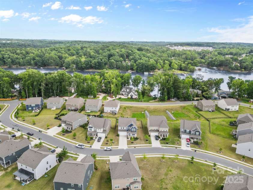 14407 Cardwell Hill Lane, Charlotte, NC 28278.  MLS# CAR4264654, YatesRealty ID 21054. 