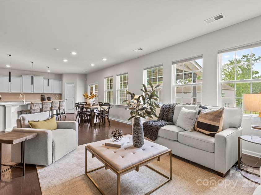 14407 Cardwell Hill Lane, Charlotte, NC 28278.  MLS# CAR4264654, YatesRealty ID 21054. Open Layout with an abundance of windows and Lake View