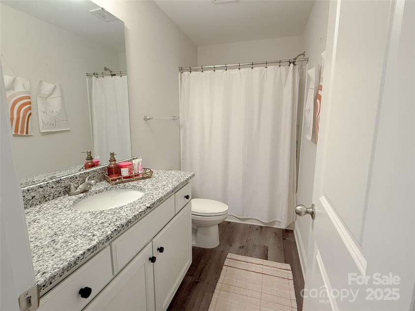 103 Springway Drive, Kannapolis, NC 28081.  MLS# CAR4271238, YatesRealty ID 21055. Upstairs bathroom