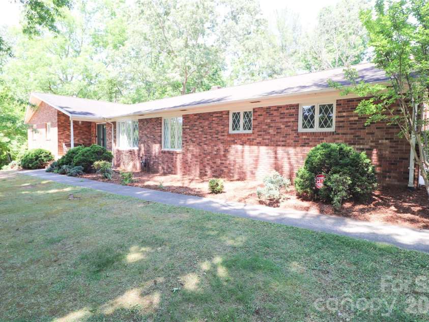 112 Forest Avenue, Valdese, NC 28690.  MLS# CAR4378000, YatesRealty ID 21057. 