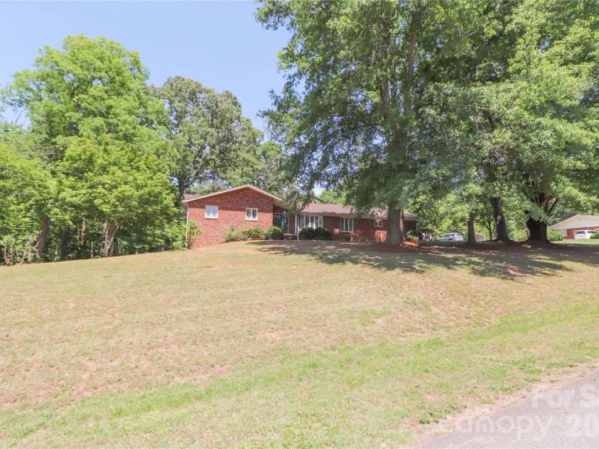 112 Forest Avenue, Valdese, NC 28690.  MLS# CAR4378000, YatesRealty ID 21057. 