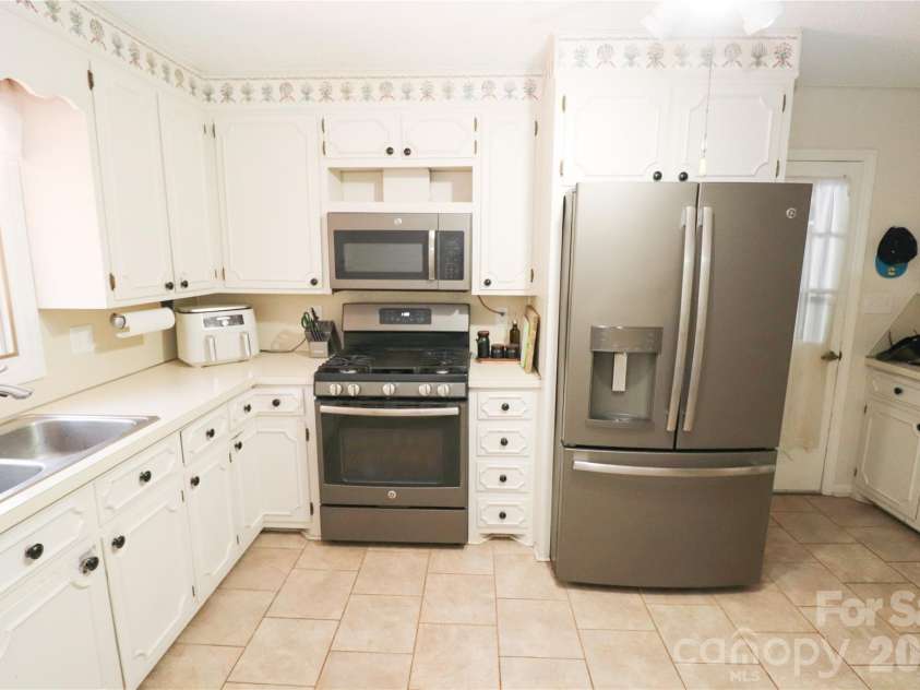 112 Forest Avenue, Valdese, NC 28690.  MLS# CAR4378000, YatesRealty ID 21057. 