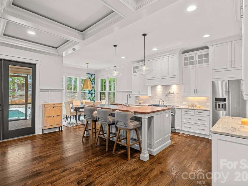 4316 Tangle Drive, Charlotte, NC 28211.  MLS# CAR4372166, YatesRealty ID 21058. 