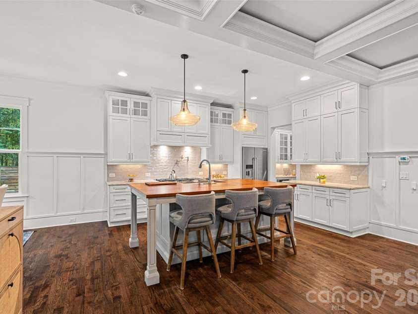 4316 Tangle Drive, Charlotte, NC 28211.  MLS# CAR4372166, YatesRealty ID 21058. 