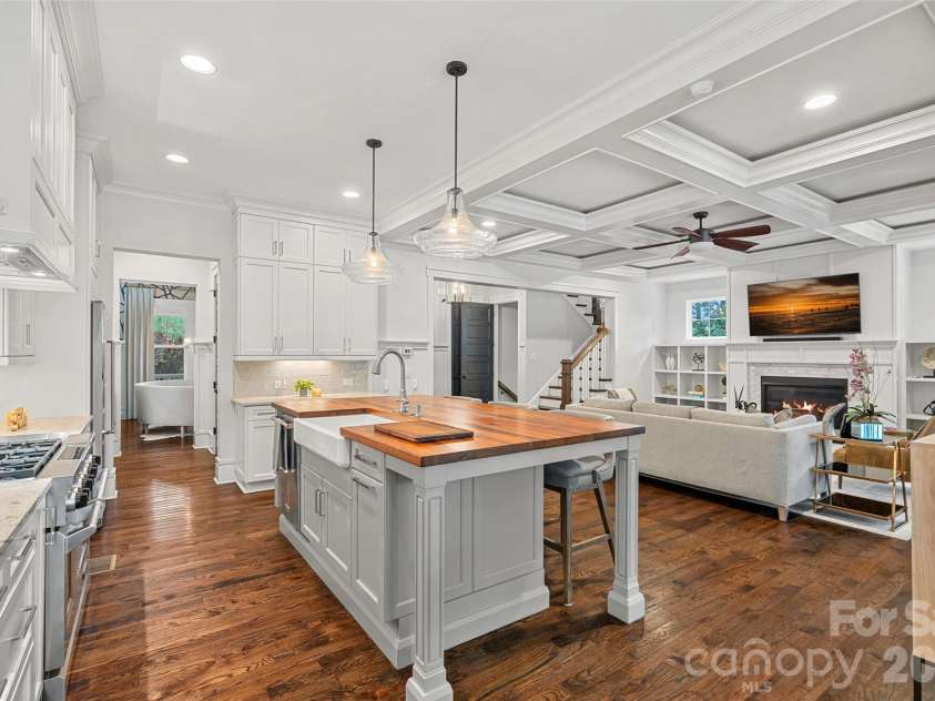 4316 Tangle Drive, Charlotte, NC 28211.  MLS# CAR4372166, YatesRealty ID 21058. 