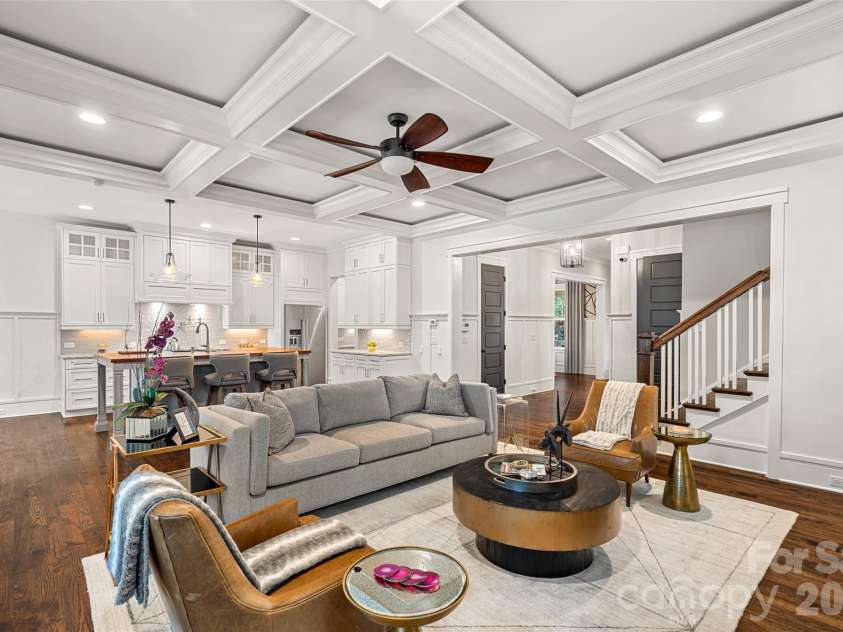 4316 Tangle Drive, Charlotte, NC 28211.  MLS# CAR4372166, YatesRealty ID 21058. 