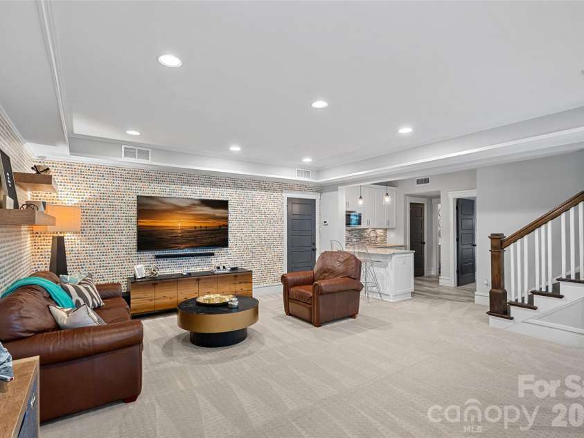4316 Tangle Drive, Charlotte, NC 28211.  MLS# CAR4372166, YatesRealty ID 21058. 