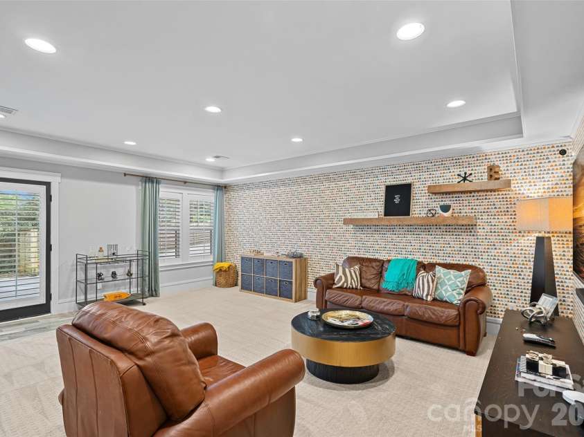 4316 Tangle Drive, Charlotte, NC 28211.  MLS# CAR4372166, YatesRealty ID 21058. 